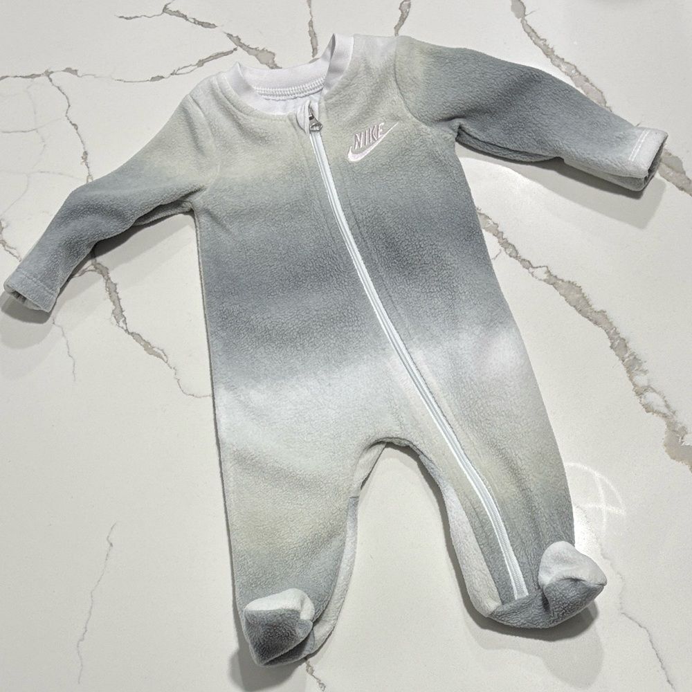 Nike Baby Newborn One Piece Soft Fleece Footie Sleeper in Gray White Green Ombre